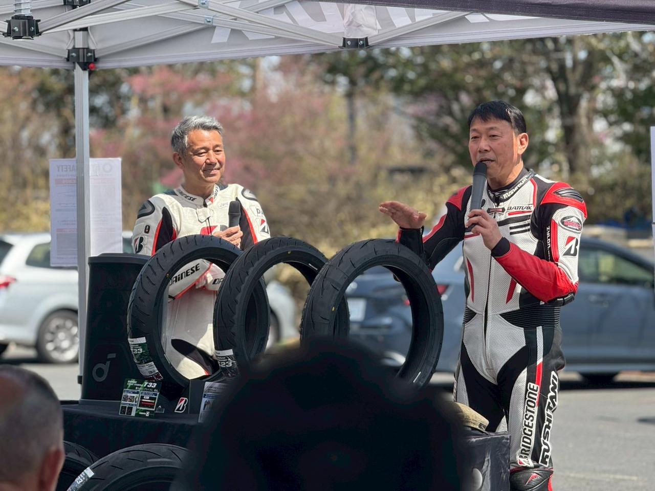 画像: BRIDGESTONE × TSR トークショーでは、宮城光さんと佐藤潤さん、そして藤井正和総監督が登場。