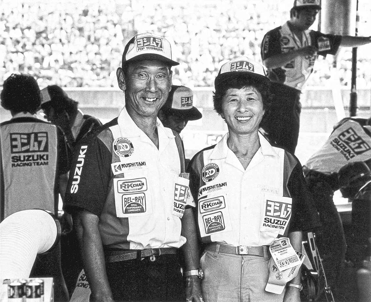 画像: ▲SUZUKA 8H(1981年) POP吉村の妻・直江さんとは戦時中に結婚し、創業当初から家族として、そして経営や現場の面でもヨシムラを支え続けてきた。