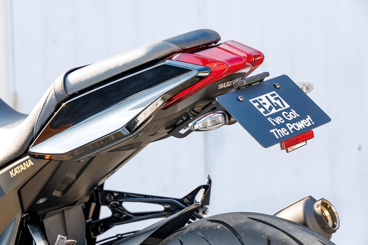 画像: リアまわりのイメージを大きく変えるフェンダーレスKIT(2万8600円)。ステーの素材には耐振動性・耐腐食性に優れたステンレス材を採用、純正ウインカーにも対応している。