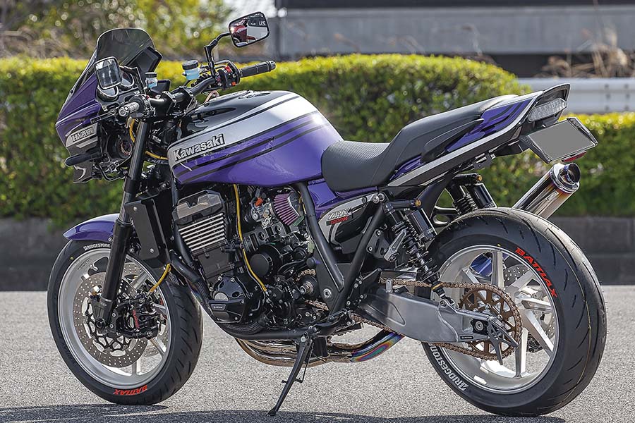 画像: ▲2020 ACTIVE ZRX1200 DAEG/2020年、モーターサイクルショー向けに製作されたデモバイクに装着されたのが、プレスフォーミングスイングアーム。ハイパフォーマンスタイヤの性能を使い切る、がそのテーマだった。