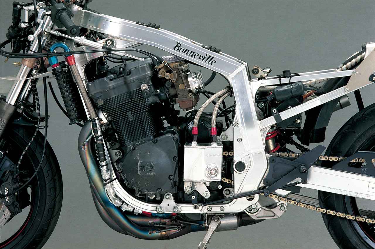 画像 : 7番目の画像 - 【写真12枚】「ヨシムラ・トルネード1200ボンネビル」 - webオートバイ