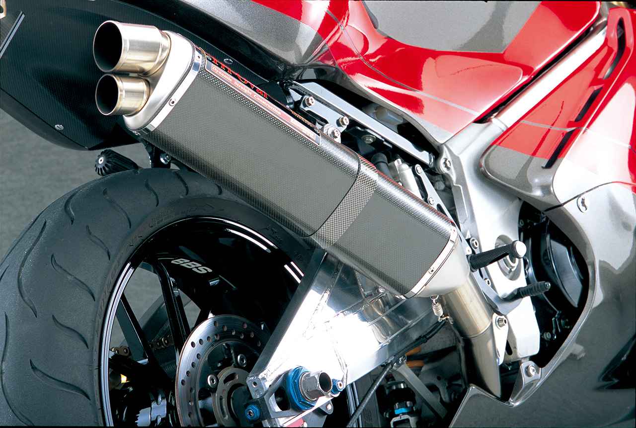 画像 : 7番目の画像 - 【写真8枚】ヨシムラ「トルネードII S-1」 - webオートバイ