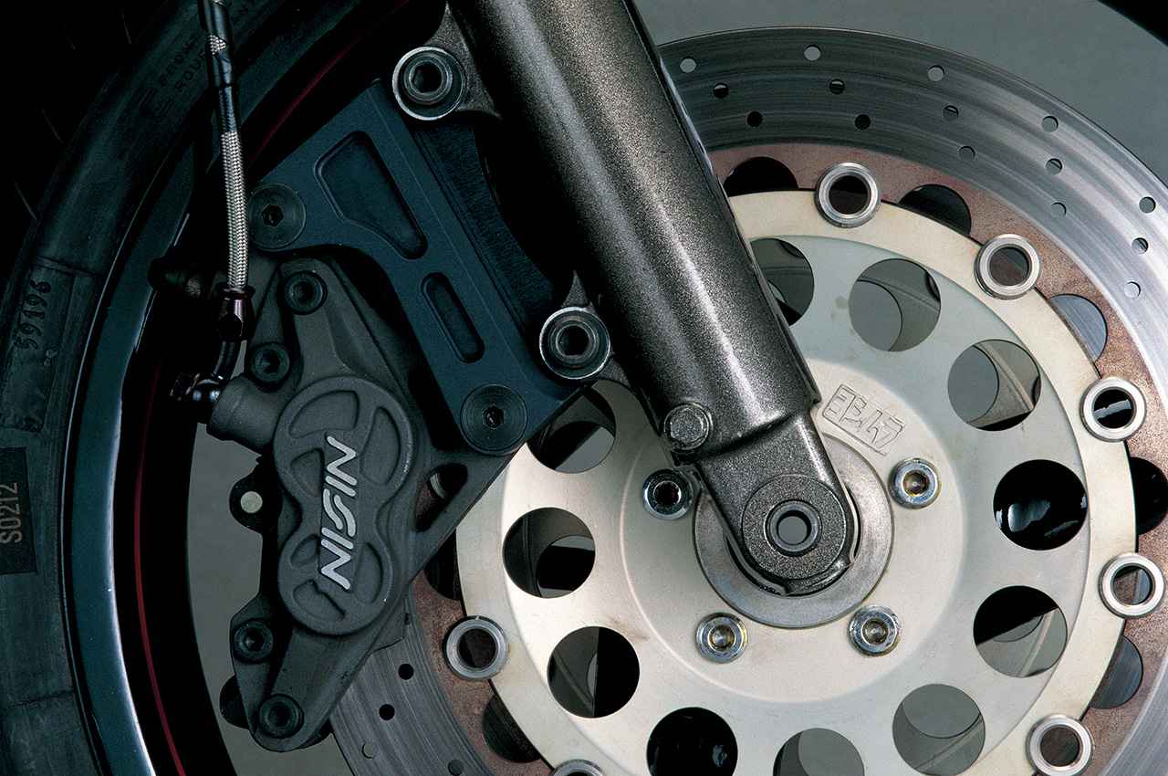 画像 : 10番目の画像 - 【写真12枚】「ヨシムラ・トルネード1200ボンネビル」 - webオートバイ