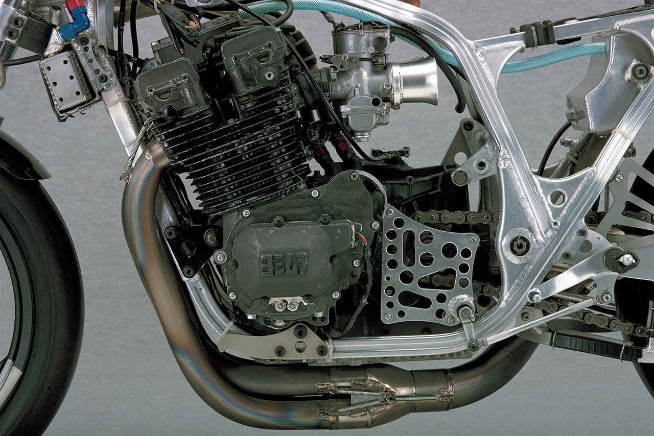 画像: エンジンはTT-F1規則によって1000ccと定められていたため、GSX1000Sカタナをベースにしていた。
