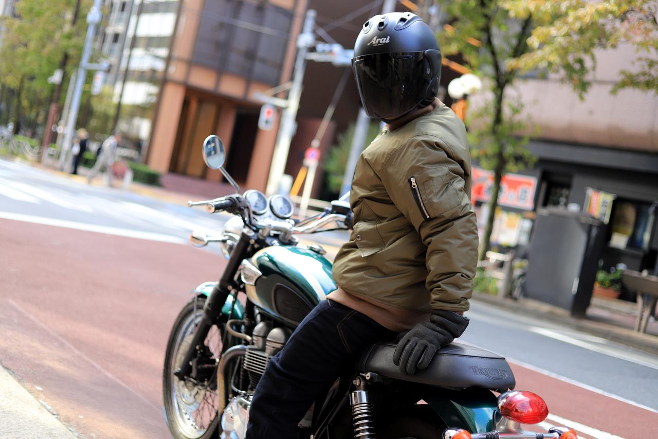 画像3: ▲モデルの身長・体重:175cm・75kg 「電熱MA-1」のオリーブ・Lサイズを着用