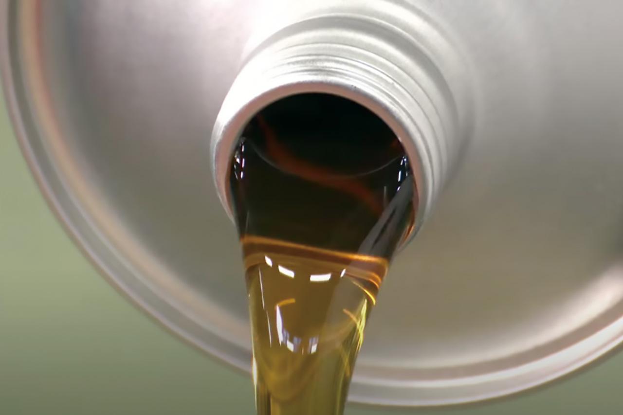 画像: Q9.昔よりもオイルが低粘度化しているがエンジン保護的には心配ない?