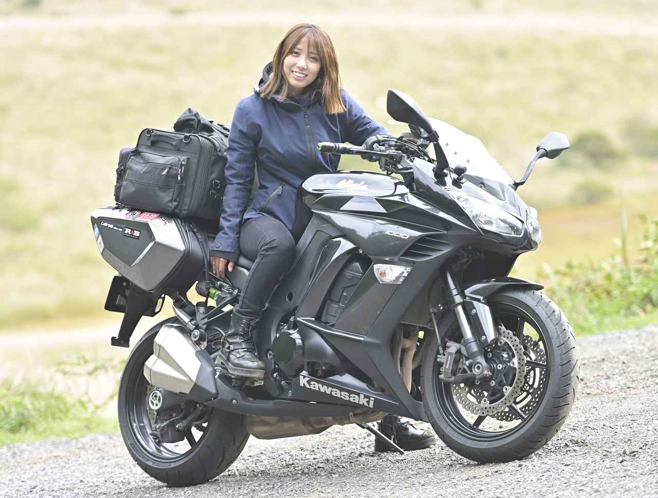 画像: ▲わっすさんと愛車のNinja 1000。旅の真っ最中ということで、荷物も満載です。