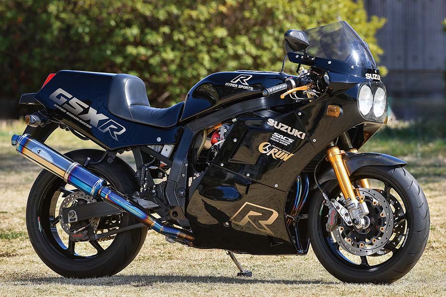 画像: ▲テクニカルガレージRUNのGSX-R1100。フレームの耐候性も考慮した17インチの ヴァージョンアップコンプリートだ。各部の解説はこちらのグドルキページでチェック!