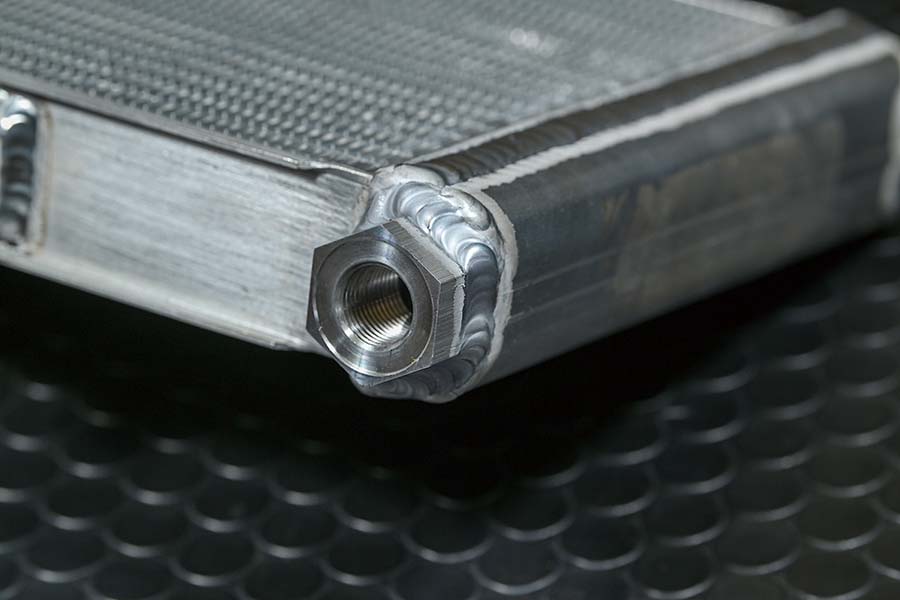 画像2: 初期型GSX-Rにボルトオンできる TG-RUN新作の大容量オイルクーラー