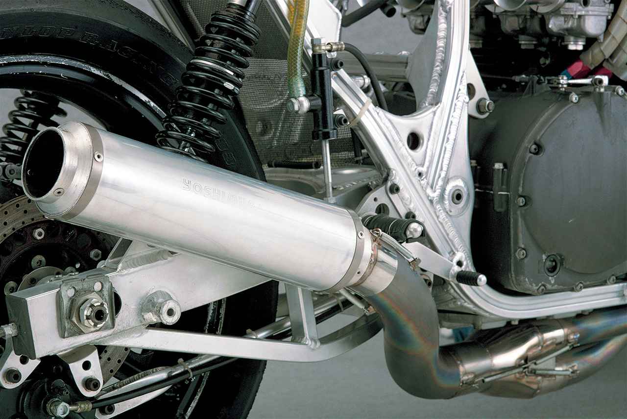 画像2: チタン製の4-1の手曲げエキゾーストは、オヤジ(吉村)さんではなく浅川さんが曲げたものだった。