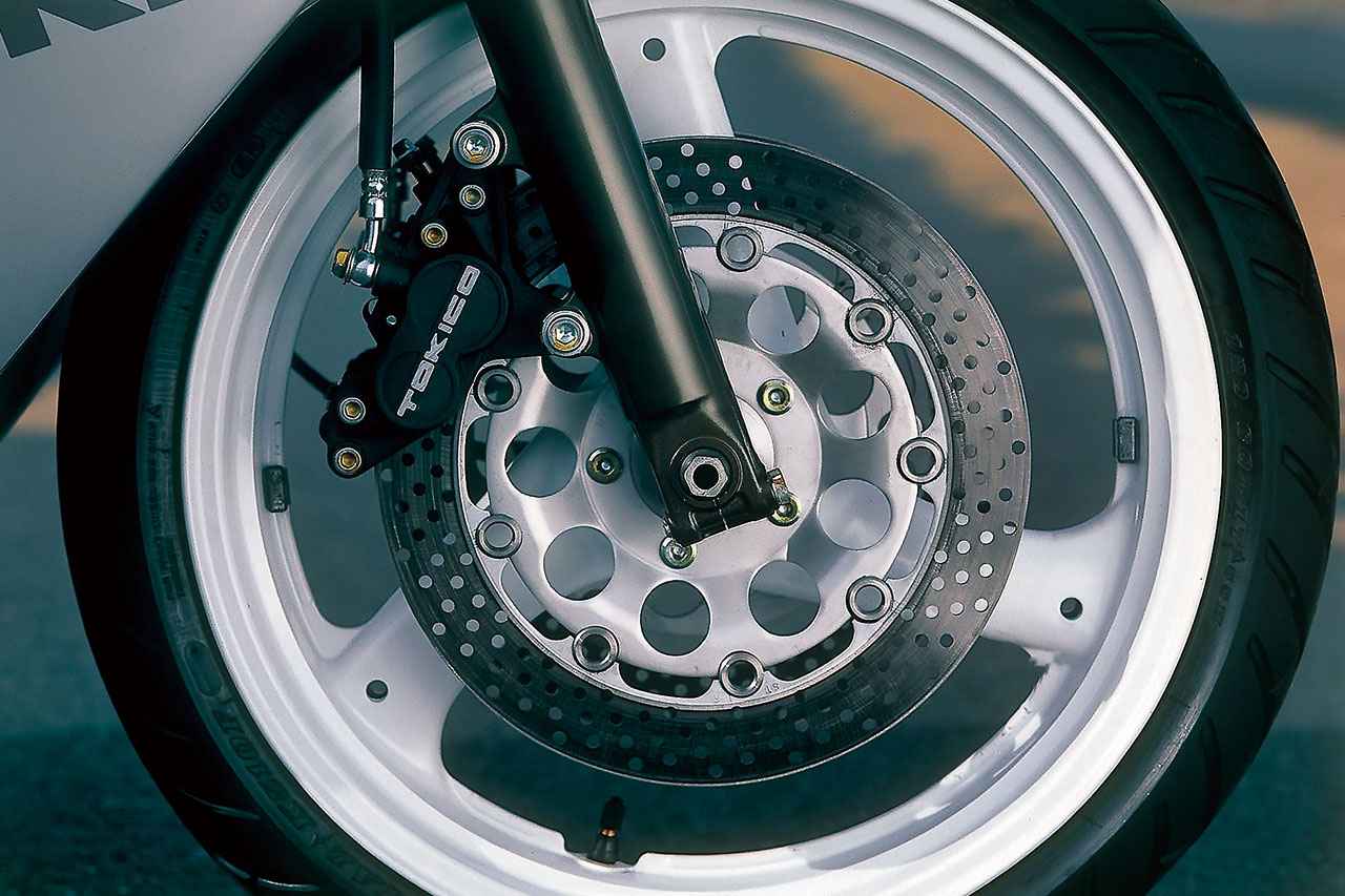 画像 : 6番目の画像 - 【写真8枚】スズキ「GSX-R400R（GK73A）」（1989年） - webオートバイ