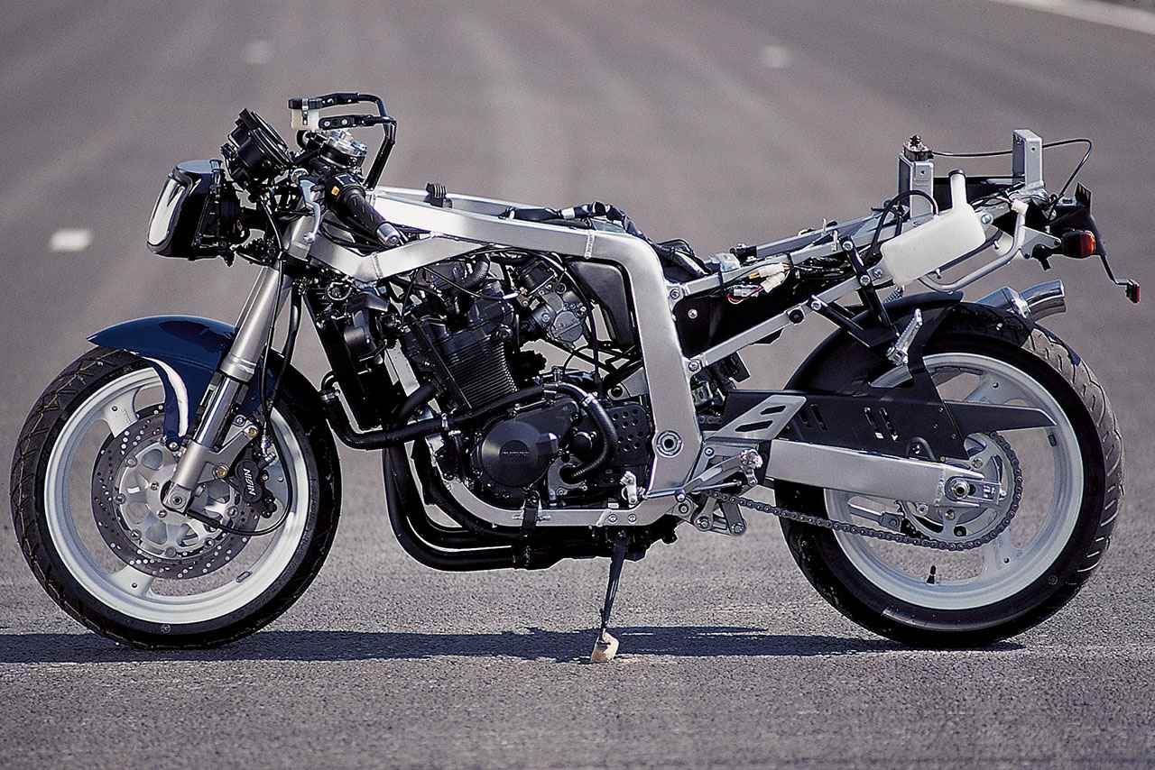 画像 : 3番目の画像 - 【写真16枚】スズキ「GSX-R400R（GK76A）」（1990年） - webオートバイ