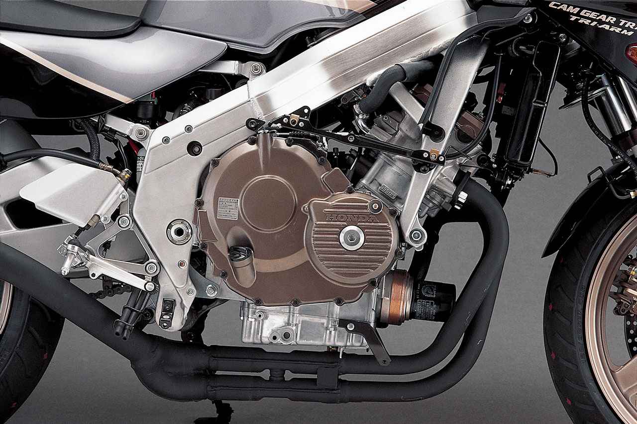 画像 : 17番目の画像 - 【写真21枚】ホンダ「CBR400RR（NC23）」（1988年） - webオートバイ