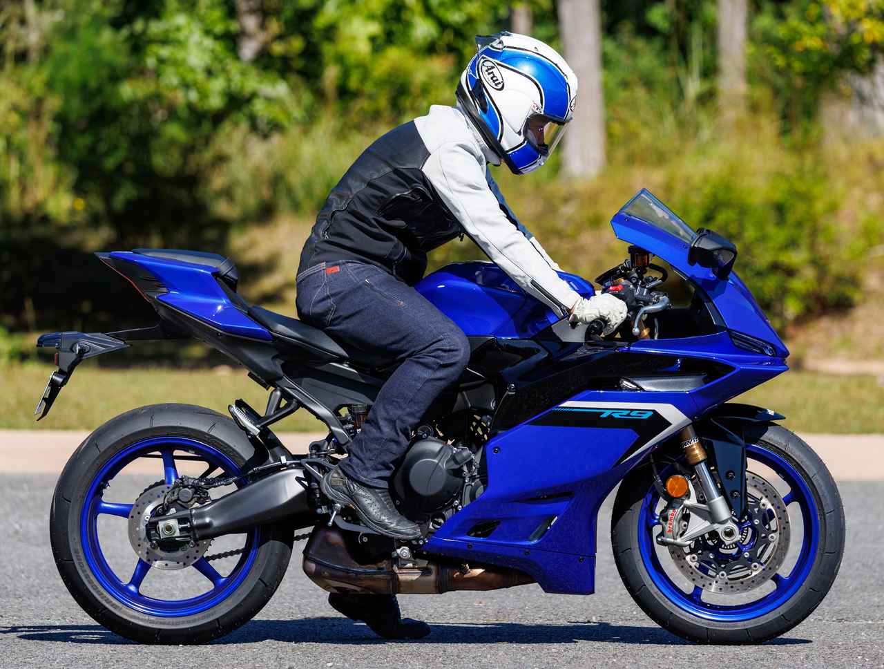 画像1: ヤマハ「YZF-R9 ABS」ライディングポジション・足つき性