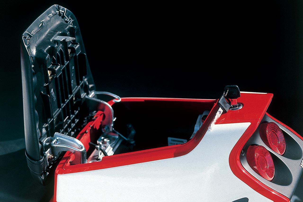 画像 : 15番目の画像 - 【写真15枚】ホンダ「CBR400RR（NC29）」（1990年） - webオートバイ