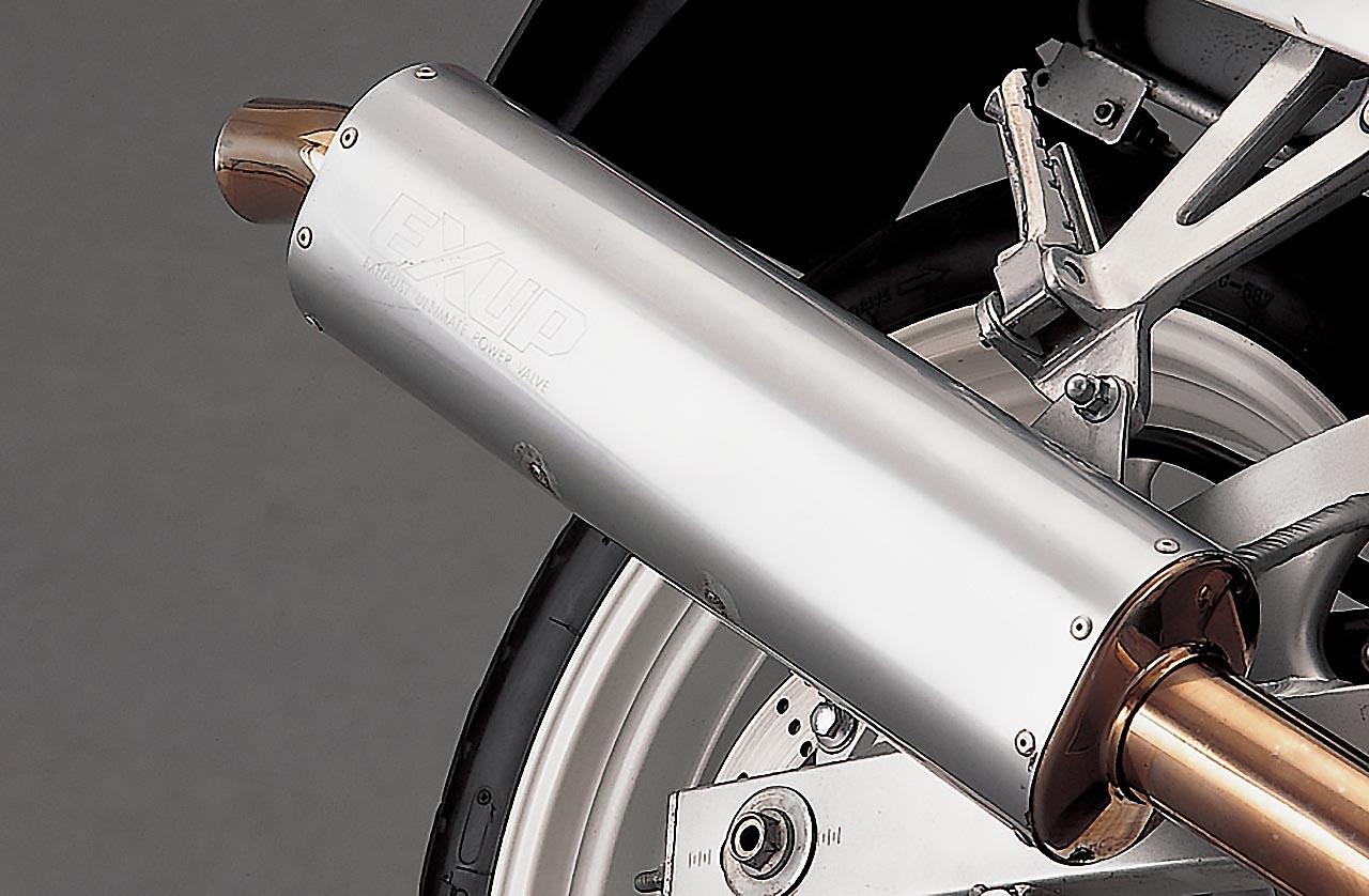 画像: サイレンサーはYZFをイメージした楕円断面に変更された。