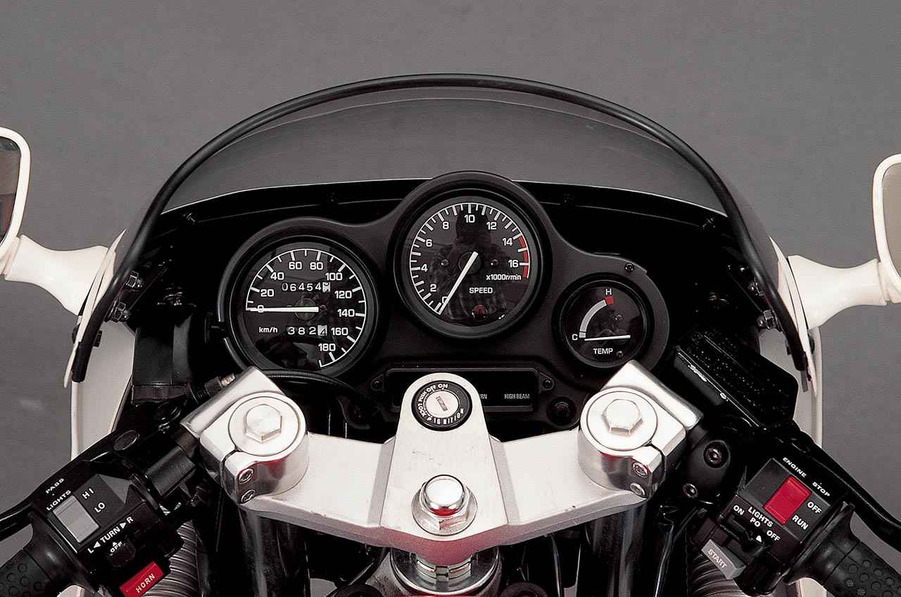 画像 : 11番目の画像 - 【写真21枚】ヤマハ「FZR400（1WG）」 - webオートバイ