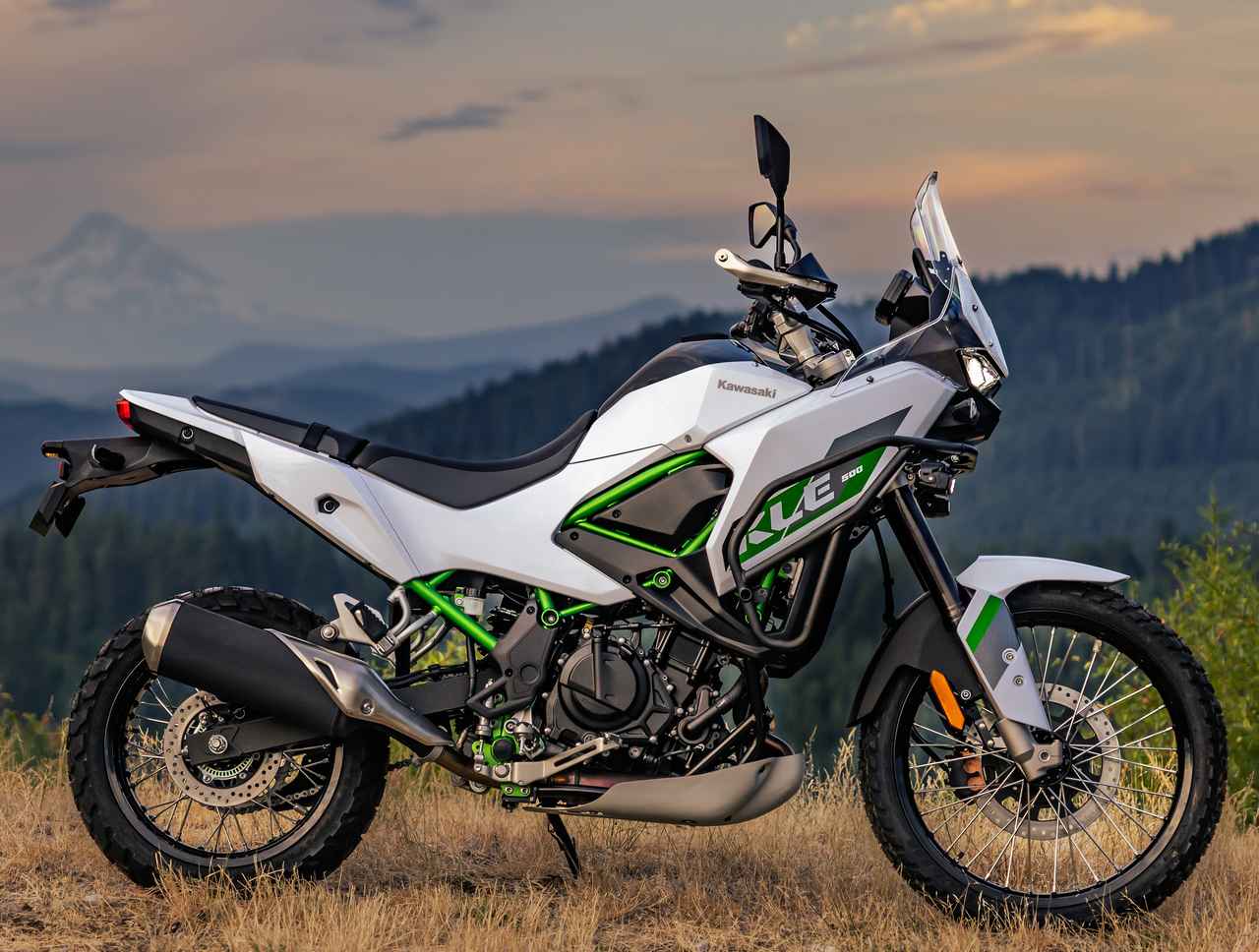 画像: KAWASAKI KLE500SE 2026年モデル 総排気量:451cc エンジン形式:水冷4ストDOHC4バルブ並列2気筒 シート高:NA 車両重量:NA 発売時期、価格未定