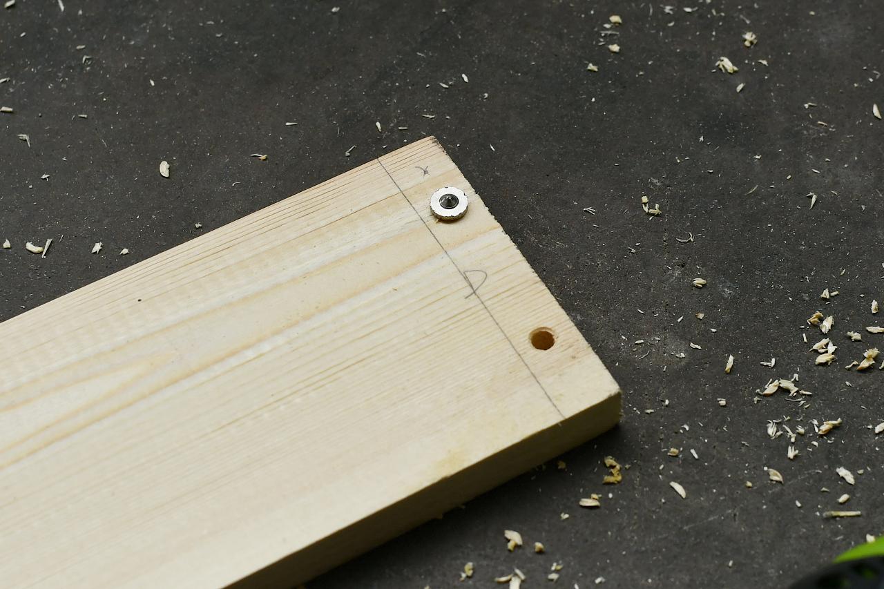 画像4: ダボで側板をつなげていくよ