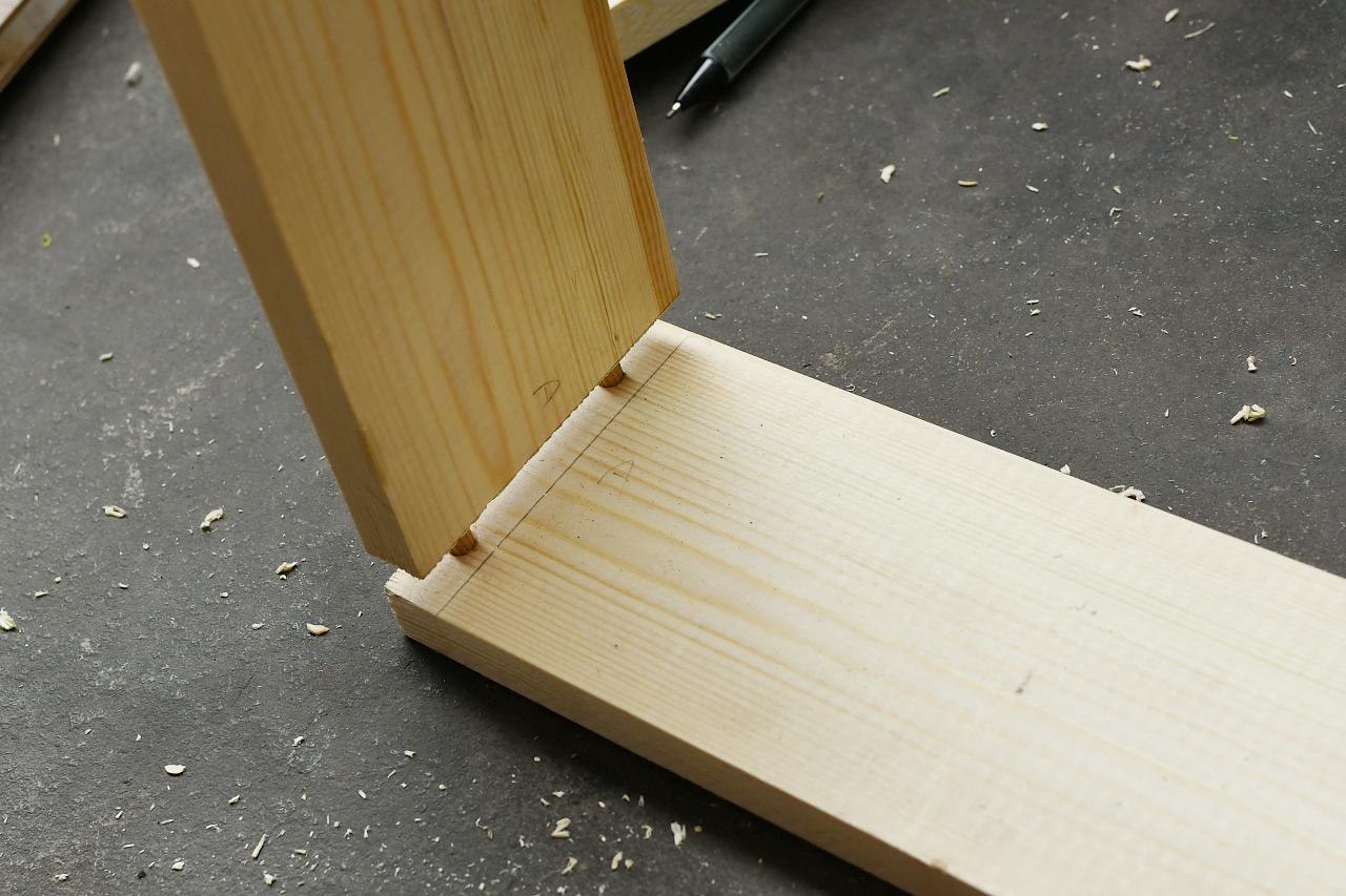 画像7: ダボで側板をつなげていくよ