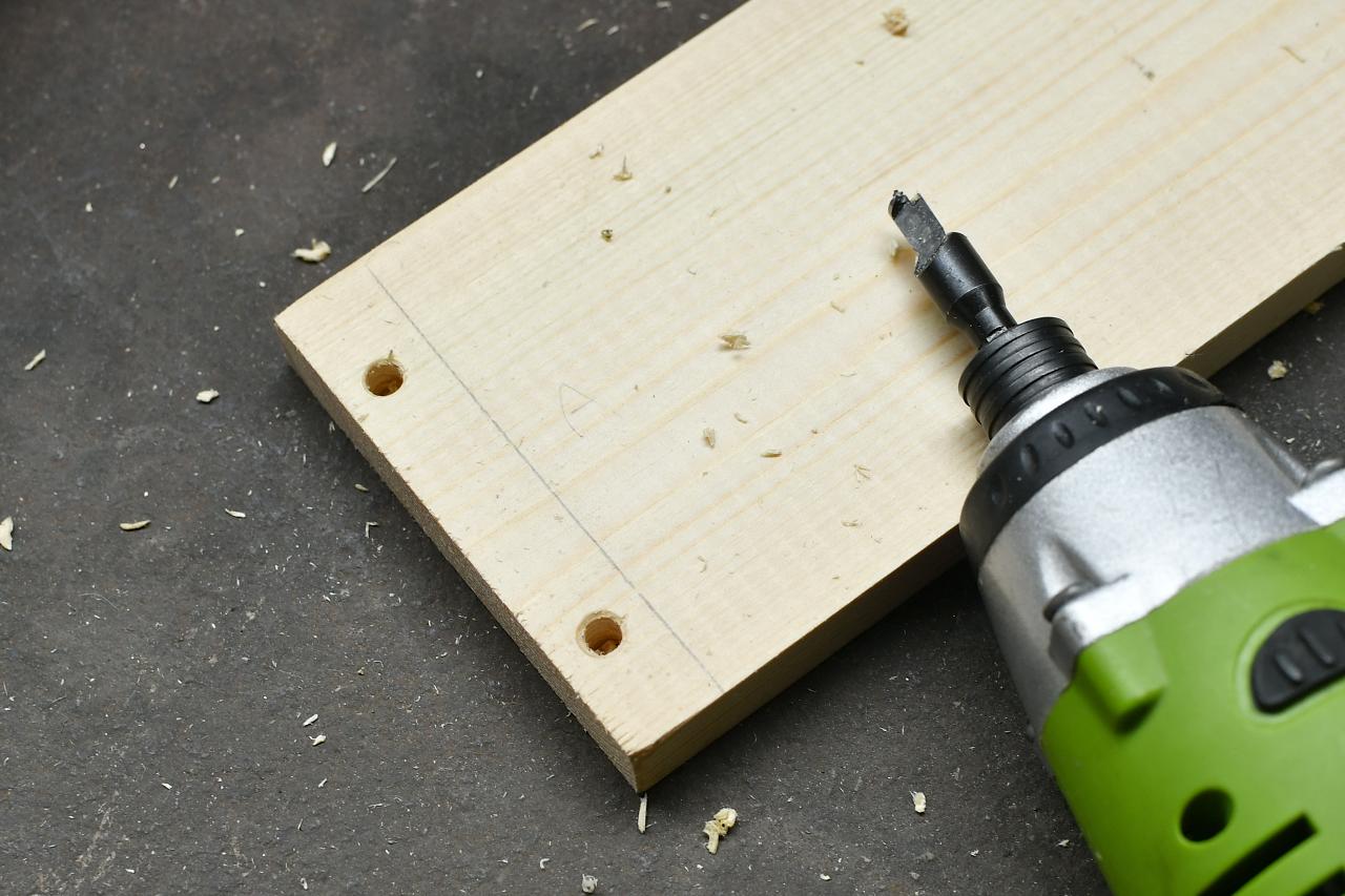 画像3: ダボで側板をつなげていくよ