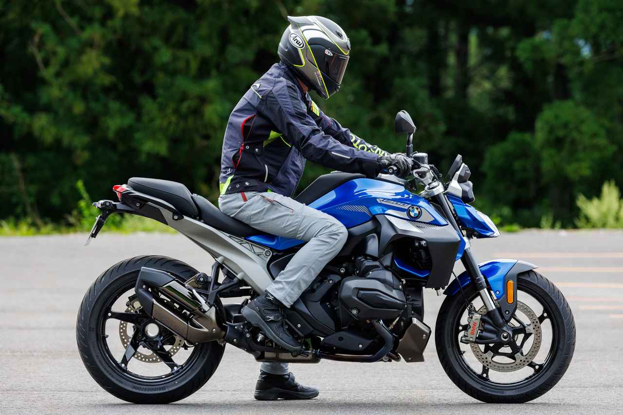 画像1: BMW「R1300R」ライディングポジション・足つき性