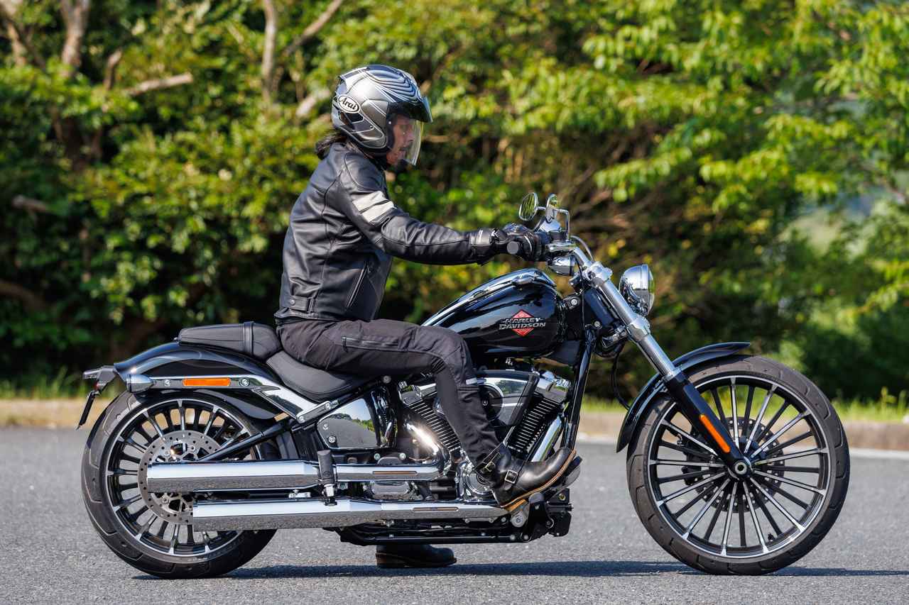 画像1: ハーレーダビッドソン「ブレイクアウト」ライディングポジション・足つき性