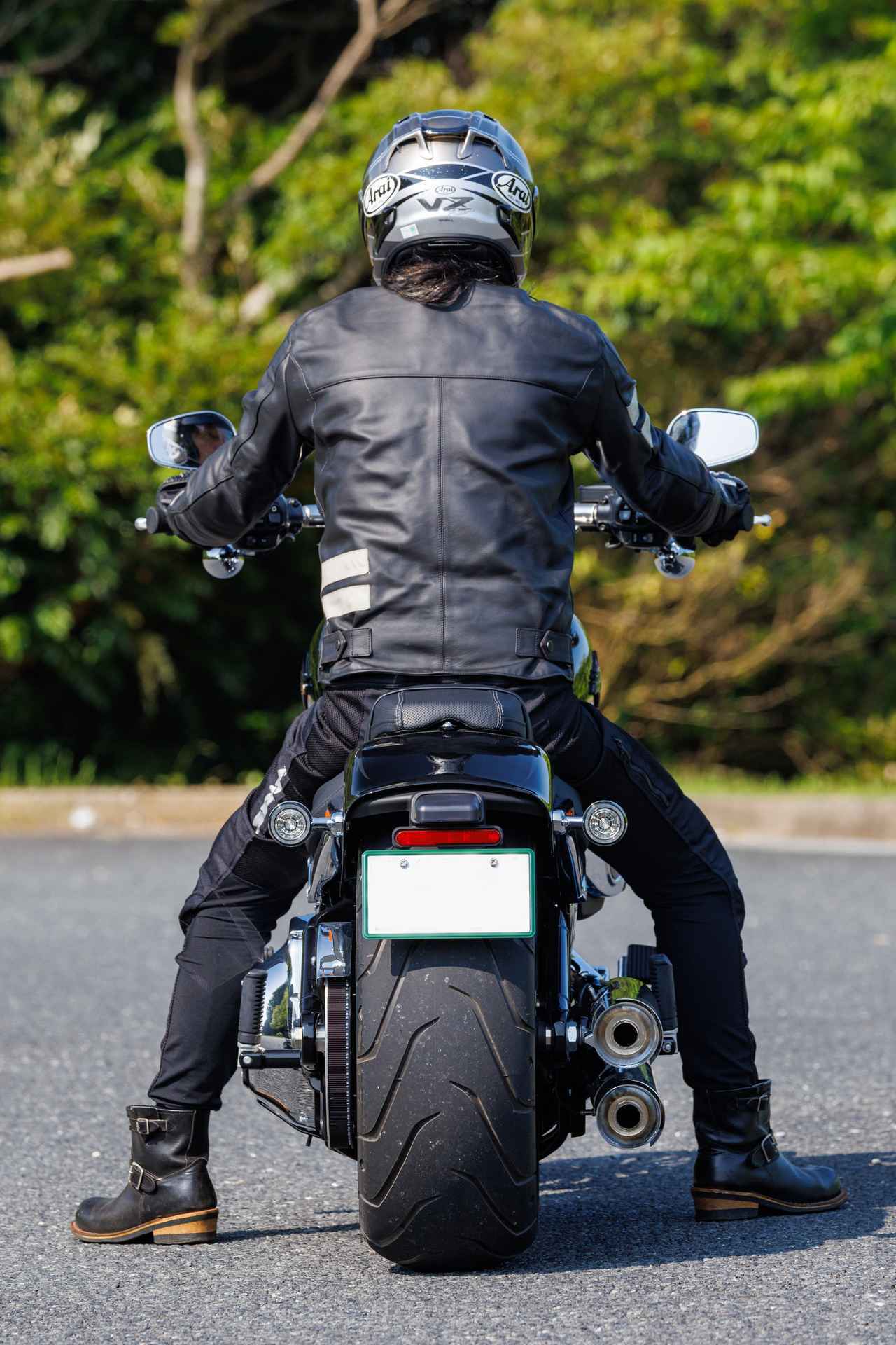 画像2: ハーレーダビッドソン「ブレイクアウト」ライディングポジション・足つき性