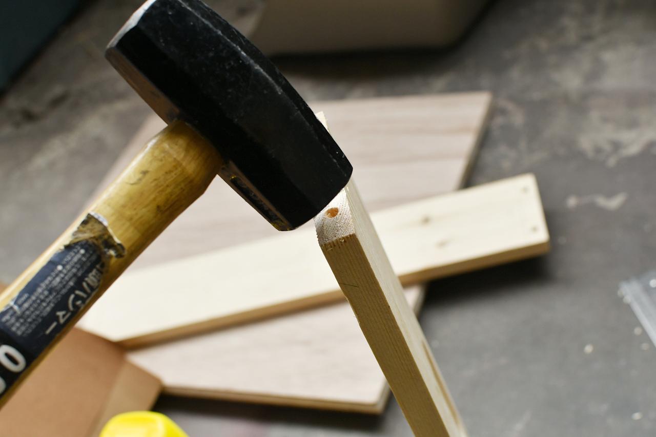 画像11: ダボで側板をつなげていくよ