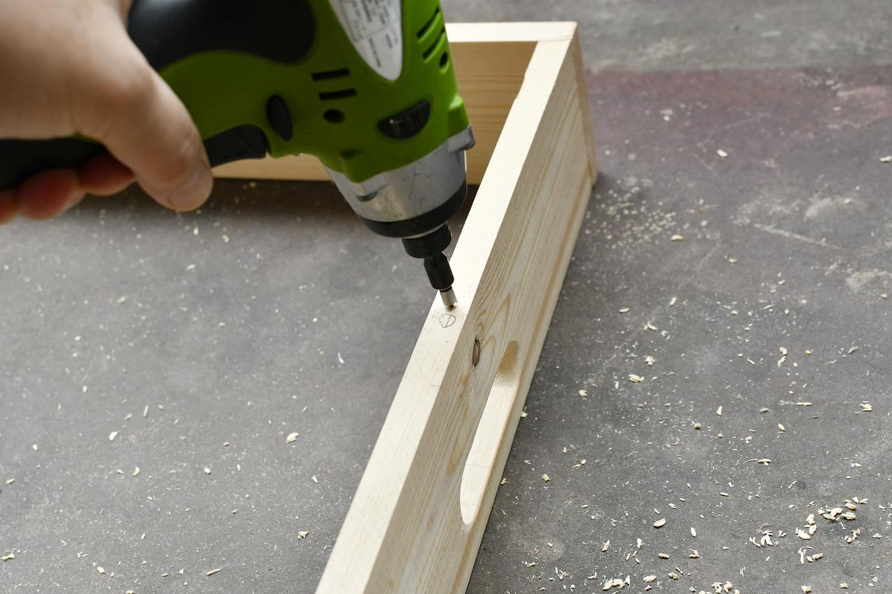 画像2: 側板を底板と接続しよう