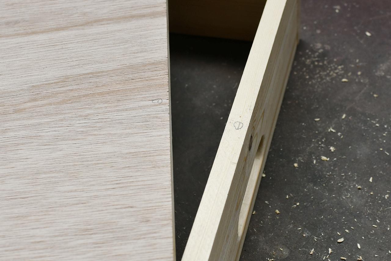 画像1: 側板を底板と接続しよう