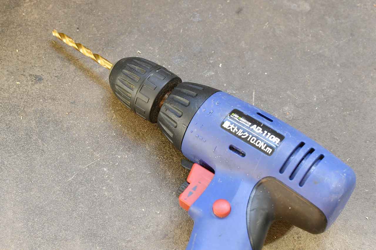 画像5: L.リヤーカバーを外してドリルで開口してみる