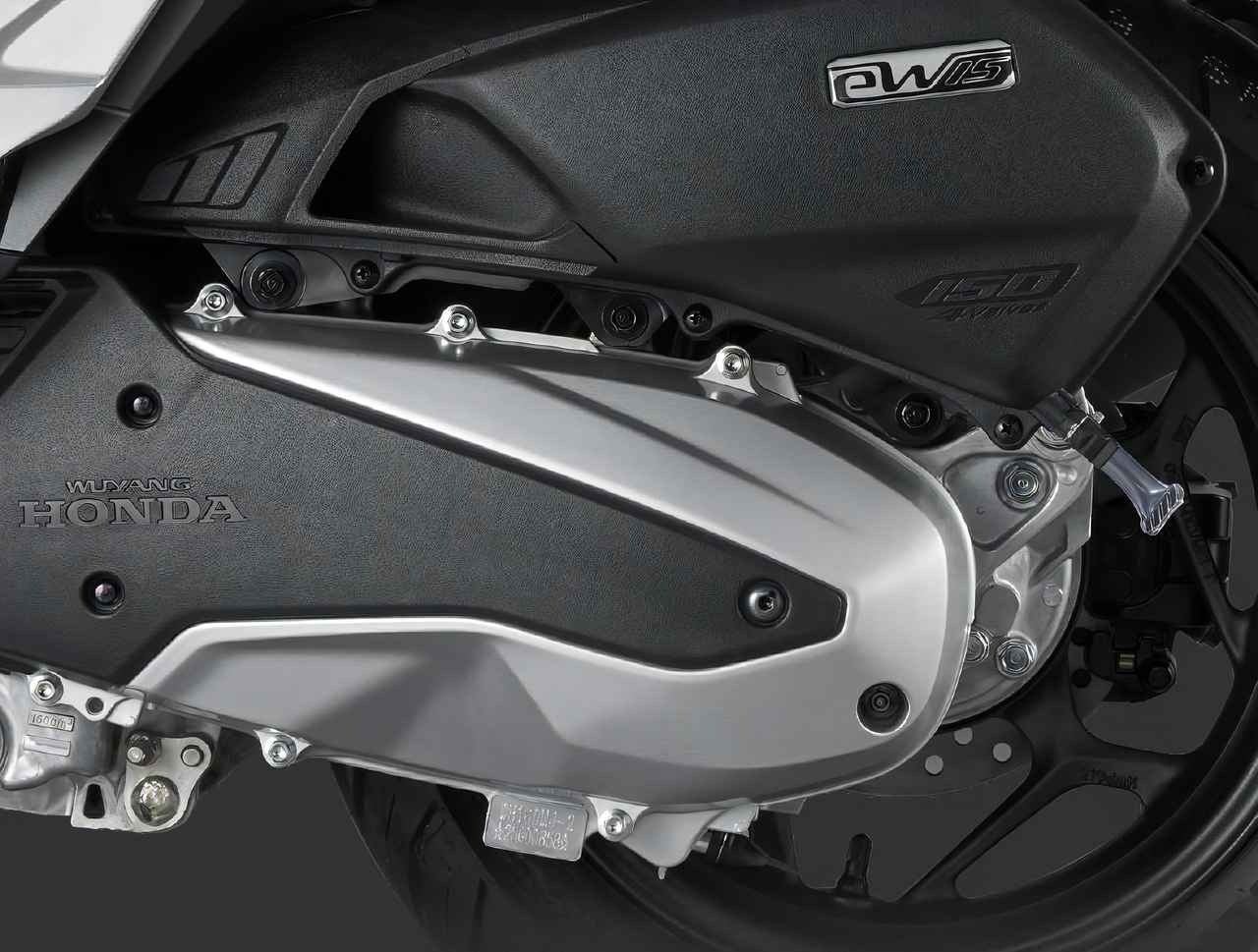 画像11: 【風洞実験までしたマジメな1台】ハイテク最前線! 最新装備のショールーム ホンダ「NWT150」【世界でがんばる!! 日本メーカーの珍車大図鑑 Vol.18】