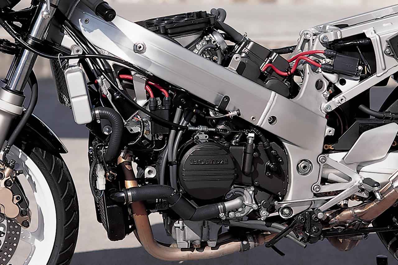 画像 : 9番目の画像 - 【写真14枚】ホンダ「VFR400R（NC30）」（1989年） - webオートバイ