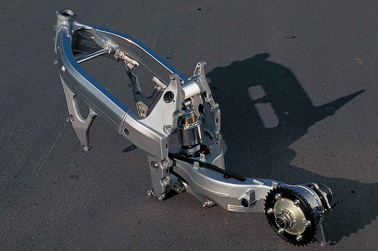 画像 : 5番目の画像 - 【写真13枚】ホンダ「RVF（NC35）」（1994年） - webオートバイ