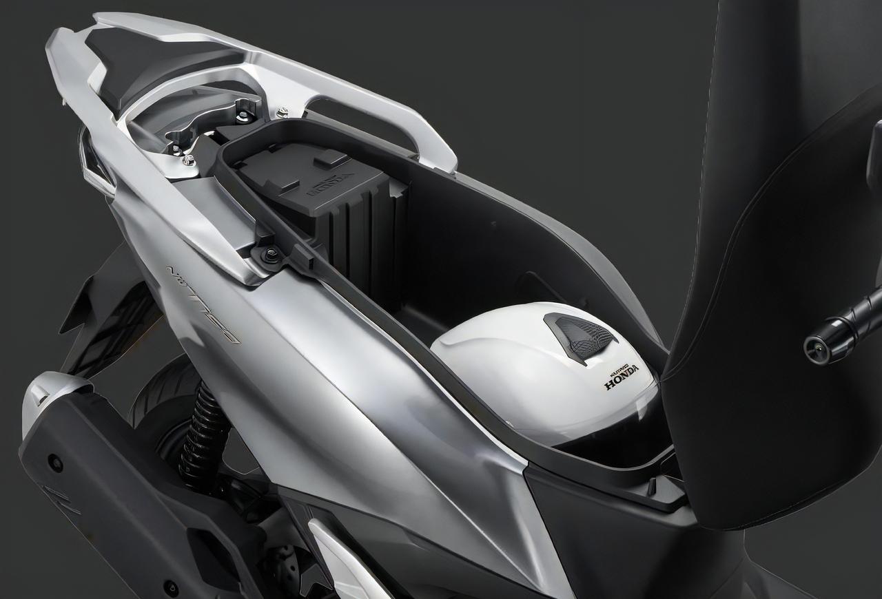 画像9: 【風洞実験までしたマジメな1台】ハイテク最前線! 最新装備のショールーム ホンダ「NWT150」【世界でがんばる!! 日本メーカーの珍車大図鑑 Vol.18】