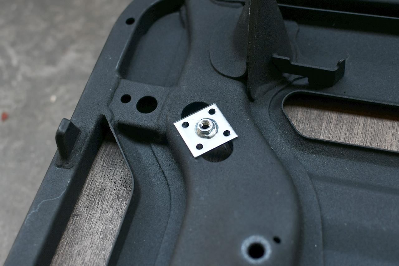 画像2: ハンターカブ（JA55）純正キャリアに取り付けるための固定具探しと穴あけ