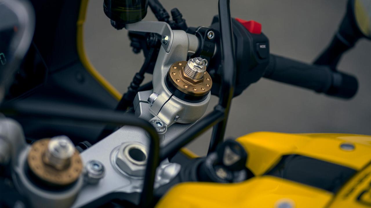 画像14: 【衝撃速報!】ヤマハ「XSR900GP」2026年モデルが海外で登場! なんと今度は“インターカラー”で登場!まさに伝説の再来!