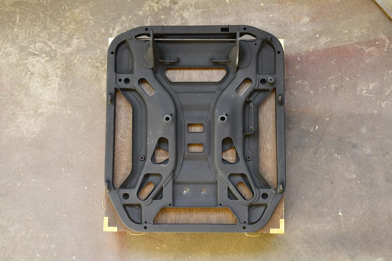 画像3: ハンターカブ（JA55）純正キャリアに取り付けるための固定具探しと穴あけ