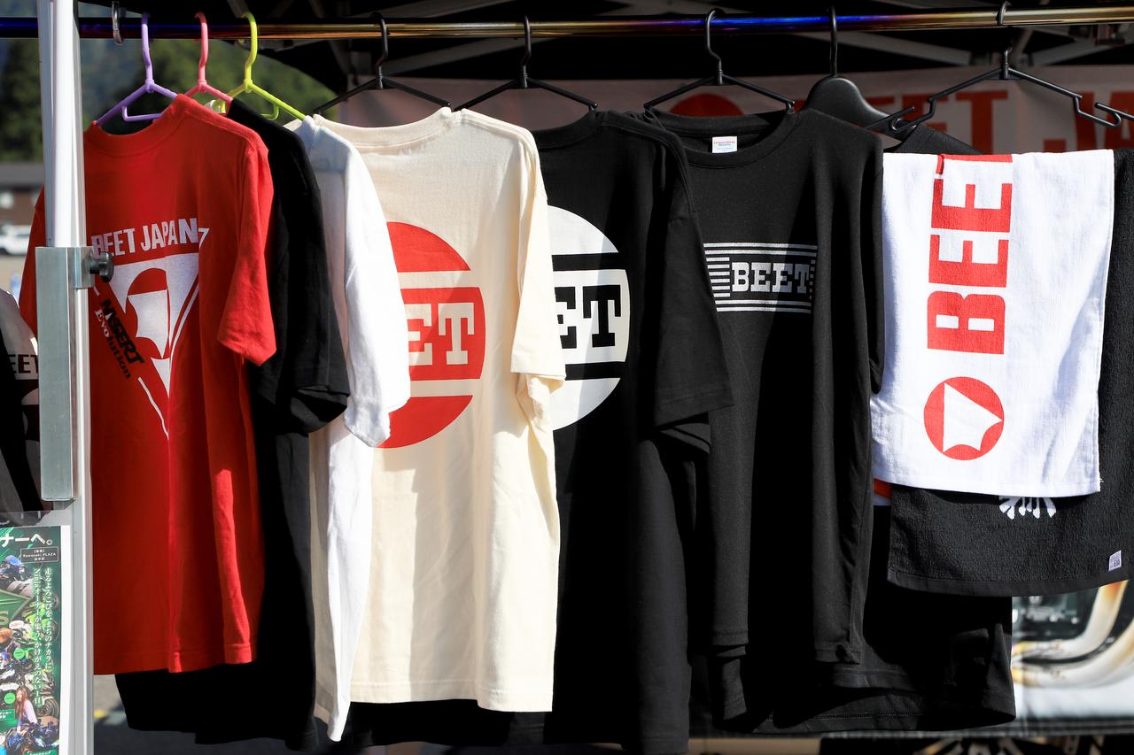 画像4: ▲BEET JAPANブース。マフラーをはじめさまざまなカスタムパーツを装着したNinja ZX-6R 40th Anniversary EditionとZ H2の2台を展示。BEETはグッズもおしゃれです。