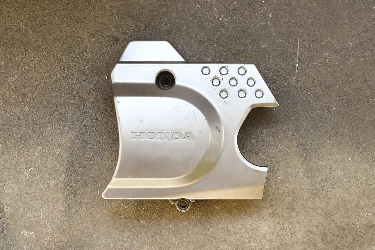 画像4: L.リヤーカバーを外してドリルで開口してみる