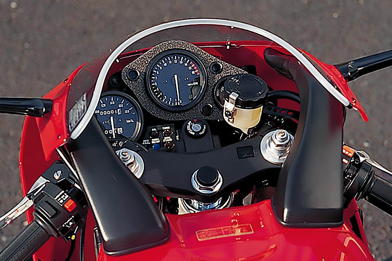 画像 : 6番目の画像 - 【写真13枚】ホンダ「RVF（NC35）」（1994年） - webオートバイ