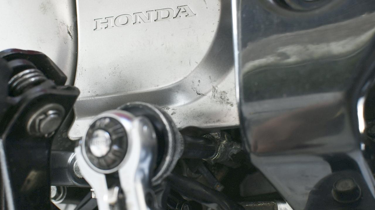 画像2: L.リヤーカバーを外してドリルで開口してみる