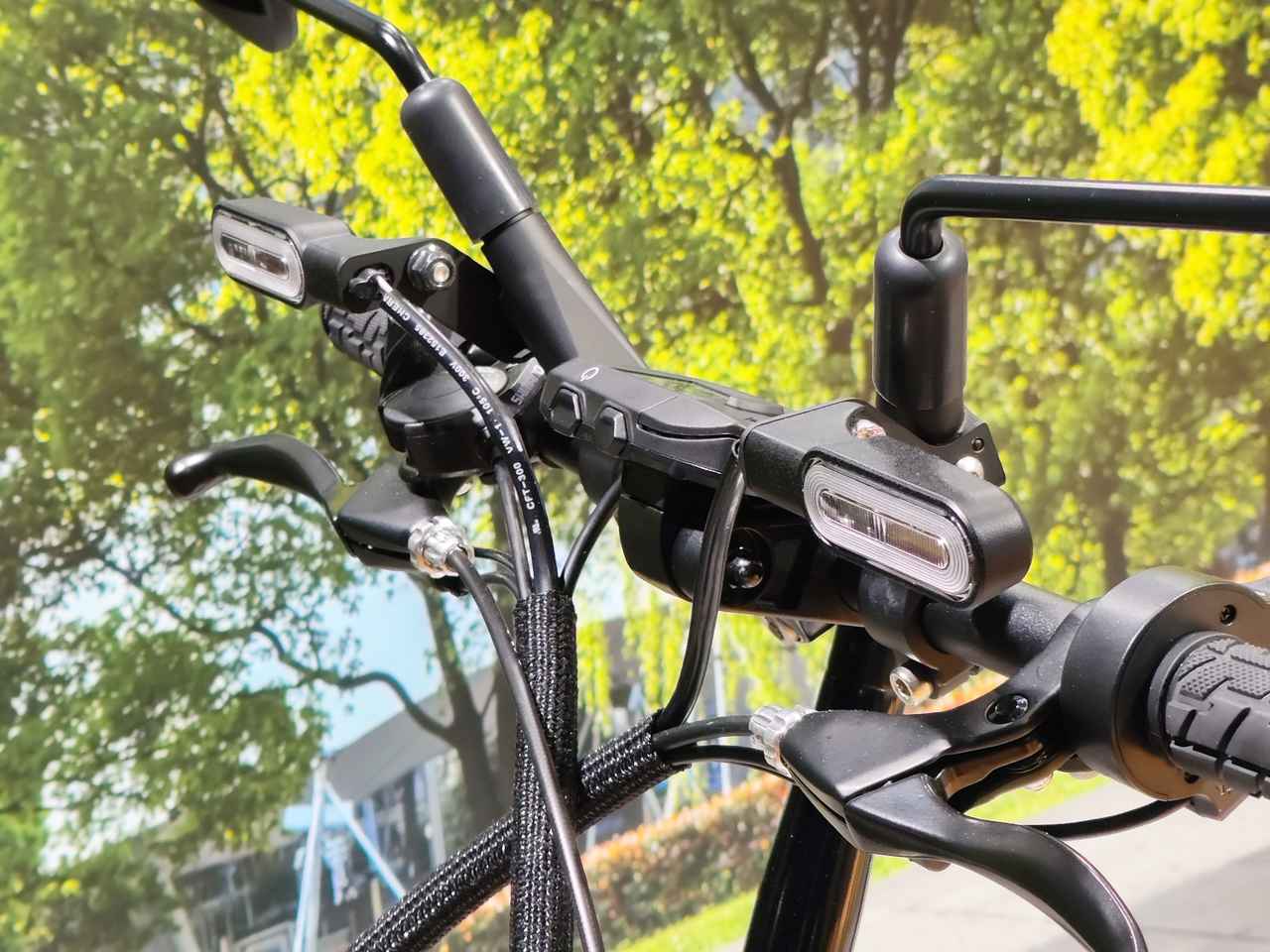 画像4: ▶ハンドルまわり