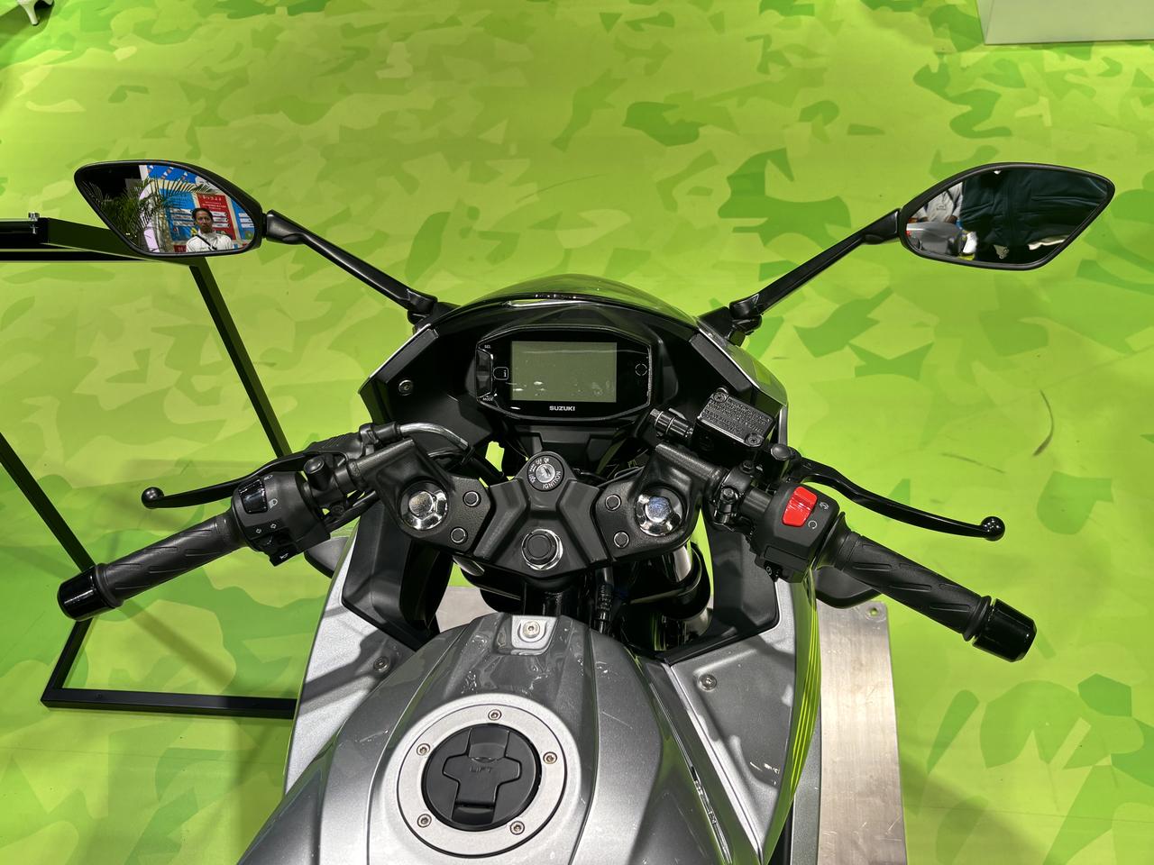 画像4: ▶ハンドルまわり