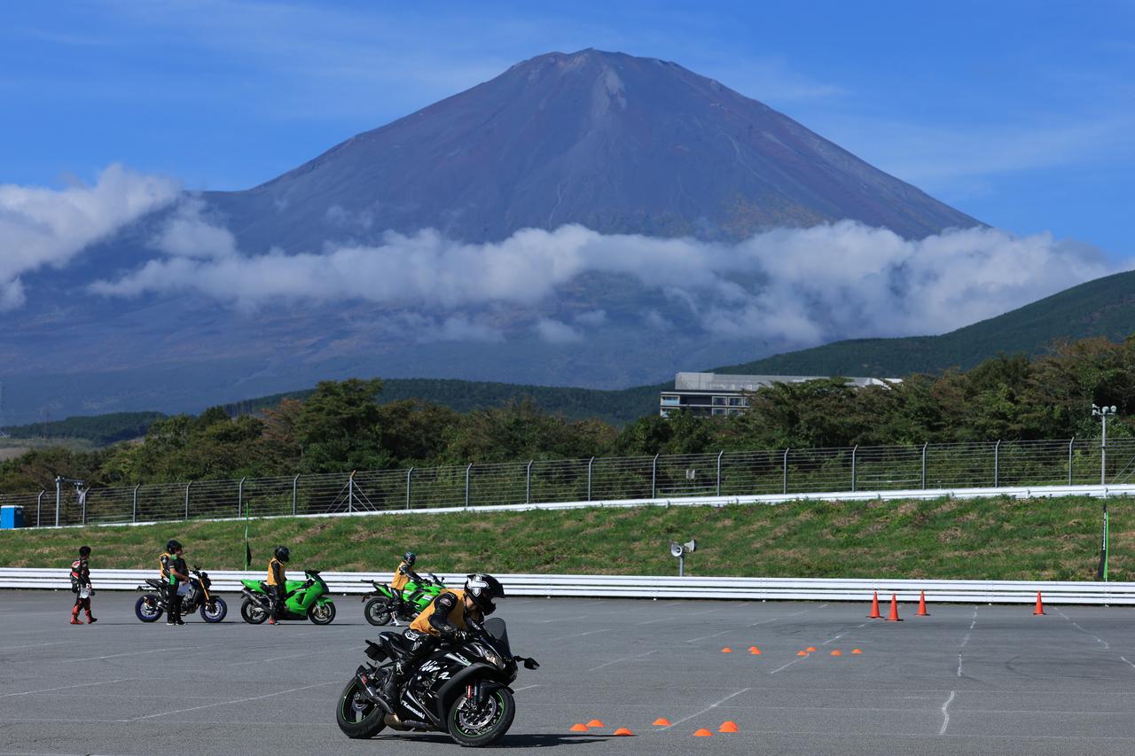 画像1: 「KAZE Let's Ride オンロード」が富士スピードウェイで開催！ 初めてのサーキット走行を豪華なインストラクター陣がサポート【イベントレポート】