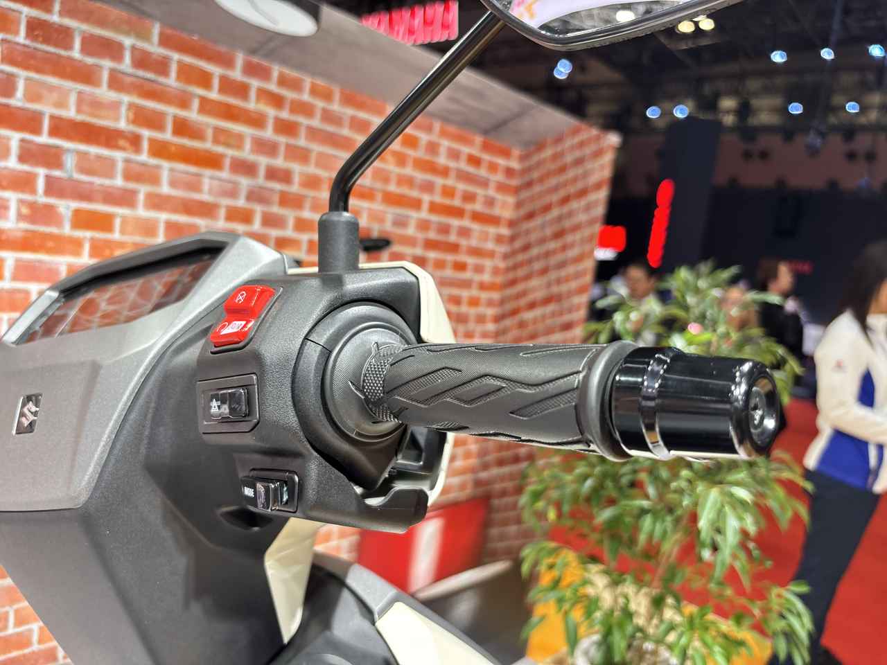 画像4: ▶ハンドルまわり