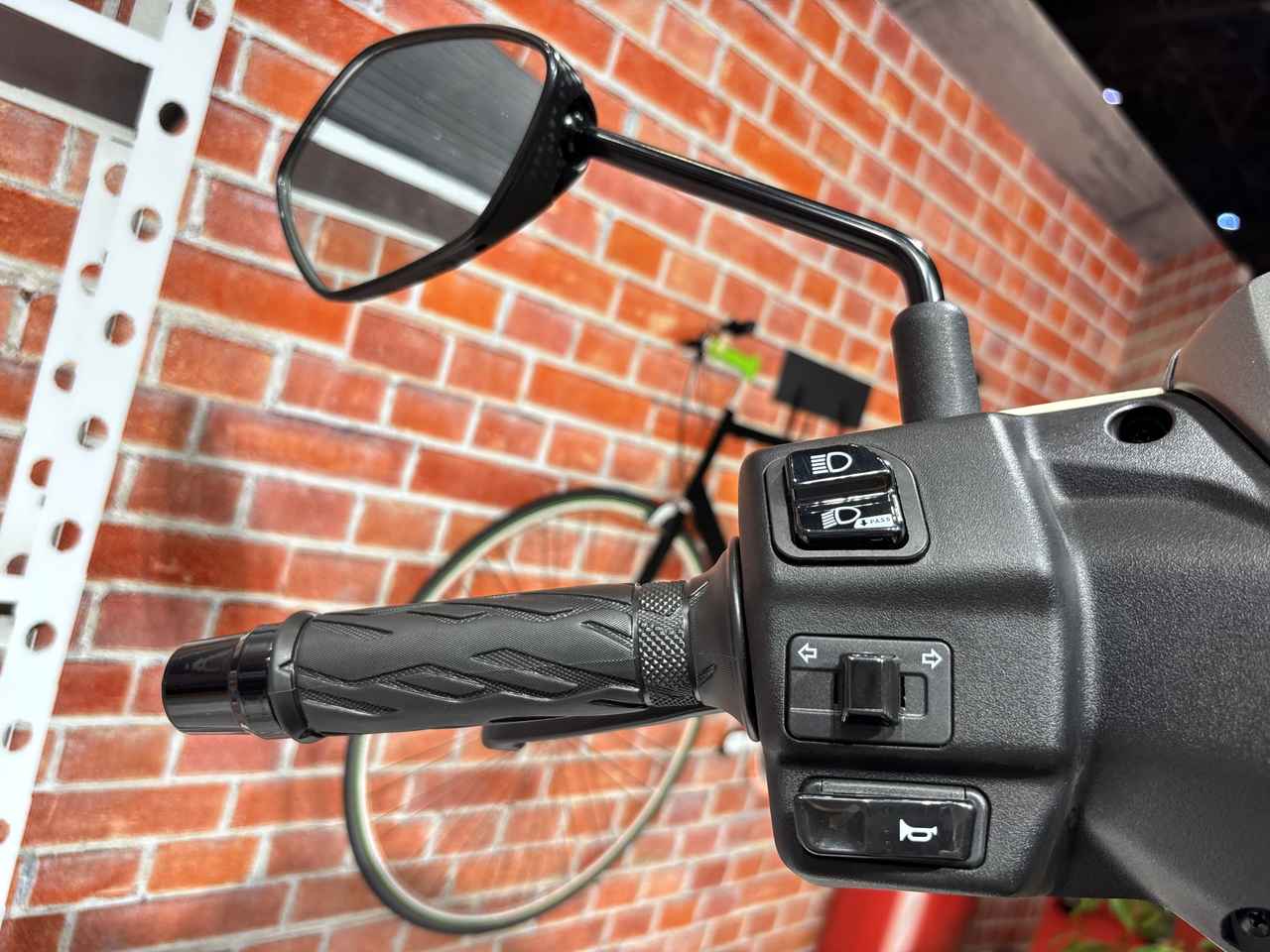 画像5: ▶ハンドルまわり