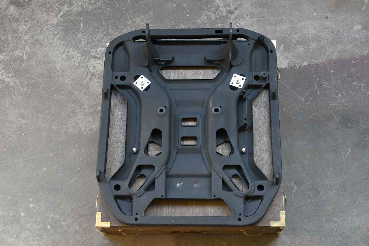 画像9: ハンターカブ（JA55）純正キャリアに取り付けるための固定具探しと穴あけ