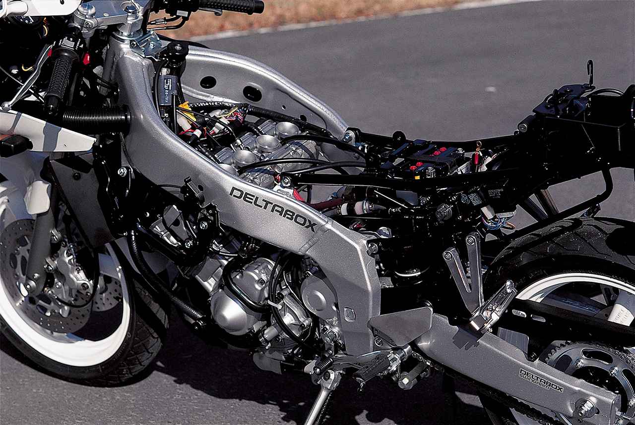 画像 : 6番目の画像 - 【写真17枚】ヤマハ「FZR250R（3LN）」（1989年） - webオートバイ